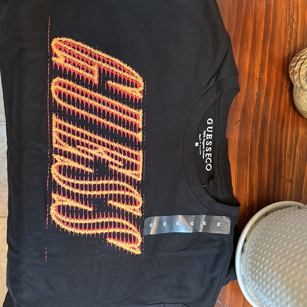Guess - Mens RARE Graphic T-Shirt Black Tee Raised Lettering Fiery Logo - Picture 12 of 16